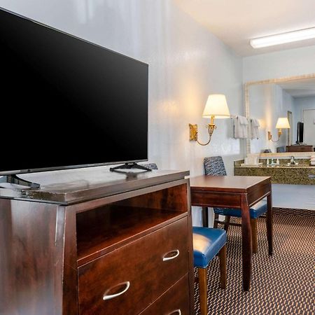 Quality Inn Sarasota North Near Lido Key Beach Ngoại thất bức ảnh