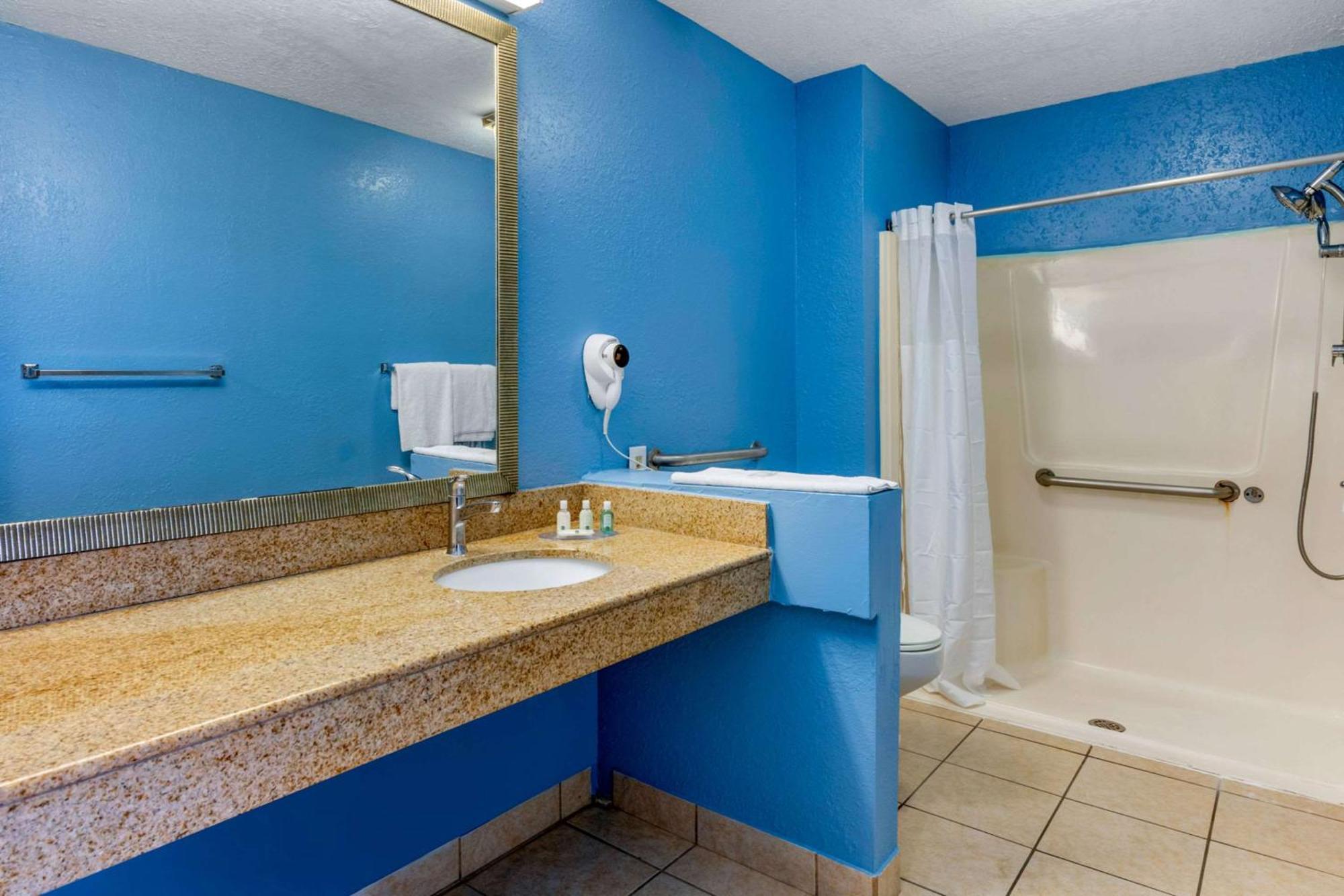 Quality Inn Sarasota North Near Lido Key Beach Ngoại thất bức ảnh