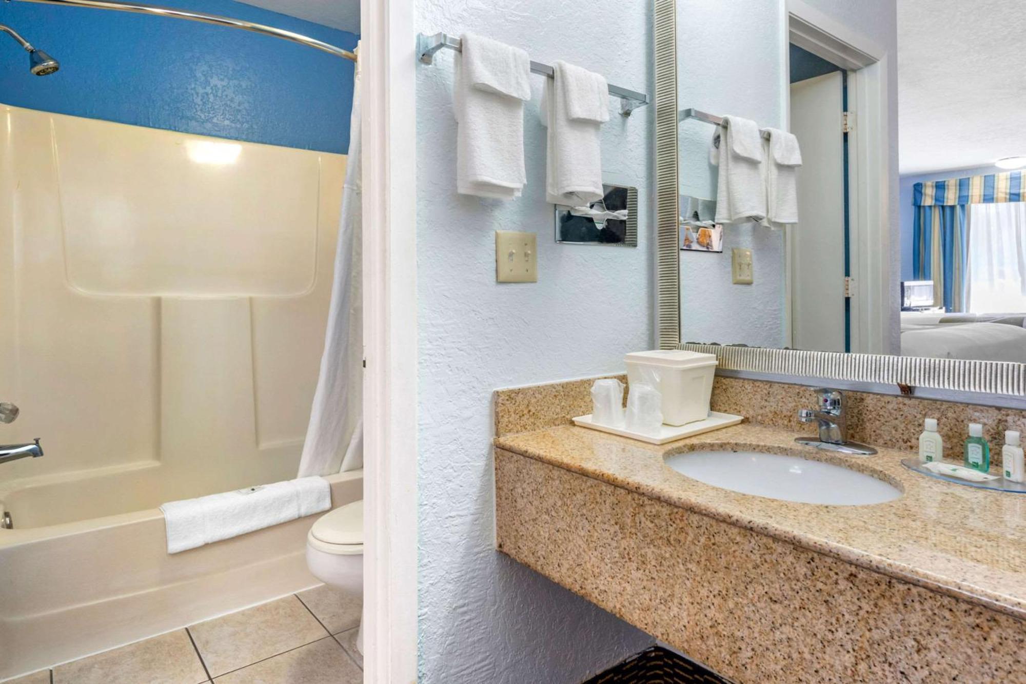 Quality Inn Sarasota North Near Lido Key Beach Ngoại thất bức ảnh